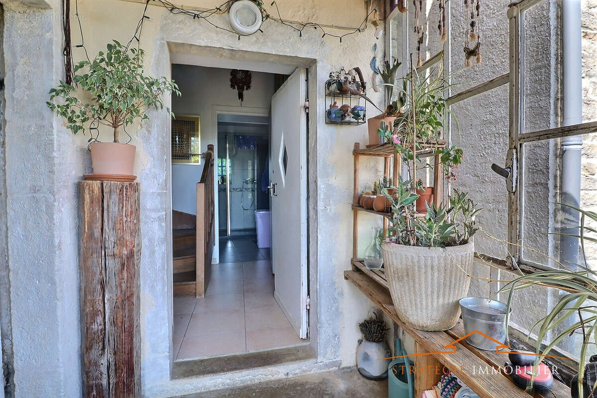 Village typique proche buxy, axe chalon sur saone -le creusot, à 15 mm de la gare tgv, à 5 mn de la voie rapide - photo 3