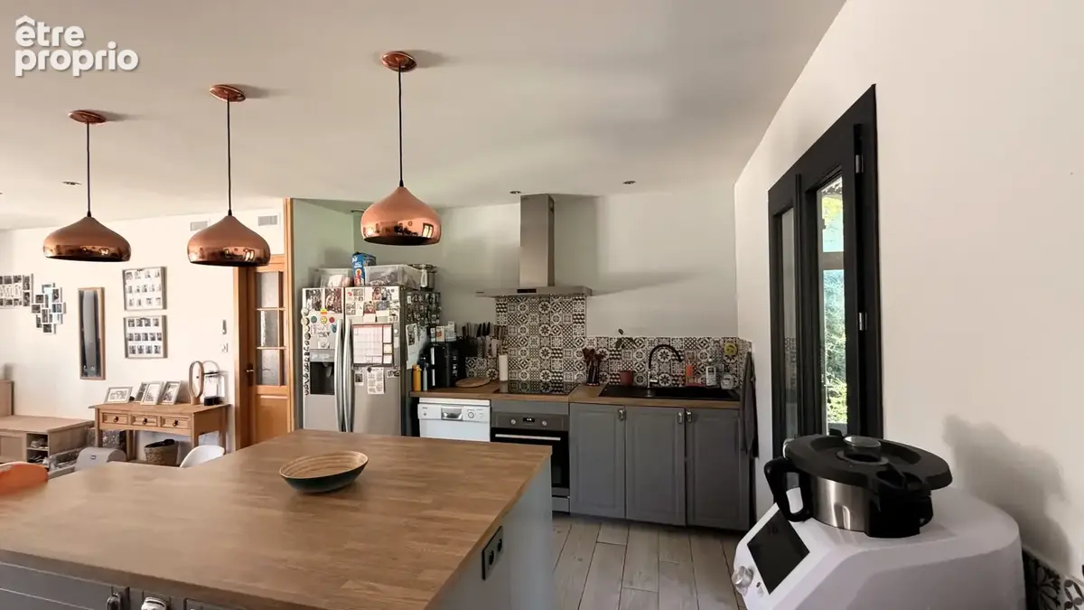 Maison plain pied 107 m2, grande pièce de vie, 3 chambres, garage et petite piscine - photo 7