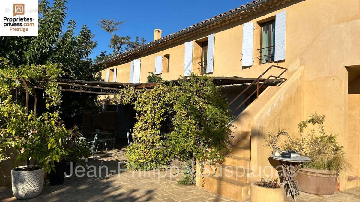 Maison à SAINT-CYR-SUR-MER