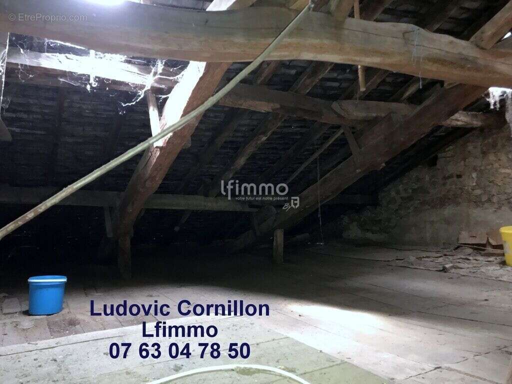 Maison à PIERRE-BUFFIERE