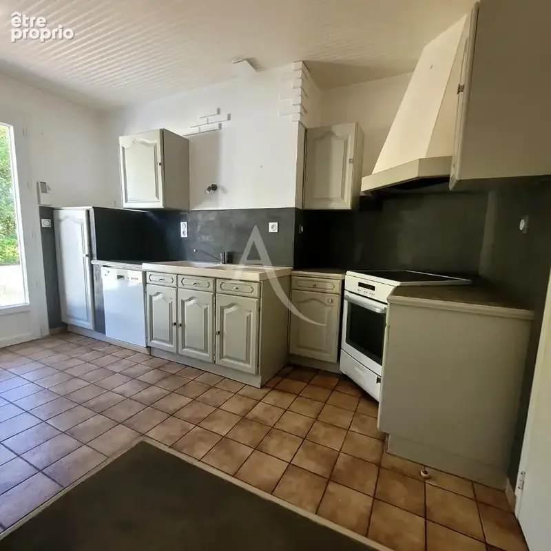 Maison  - Saint-Avaugourd-des-Landes - 93 m² avec sous-sol - photo 4