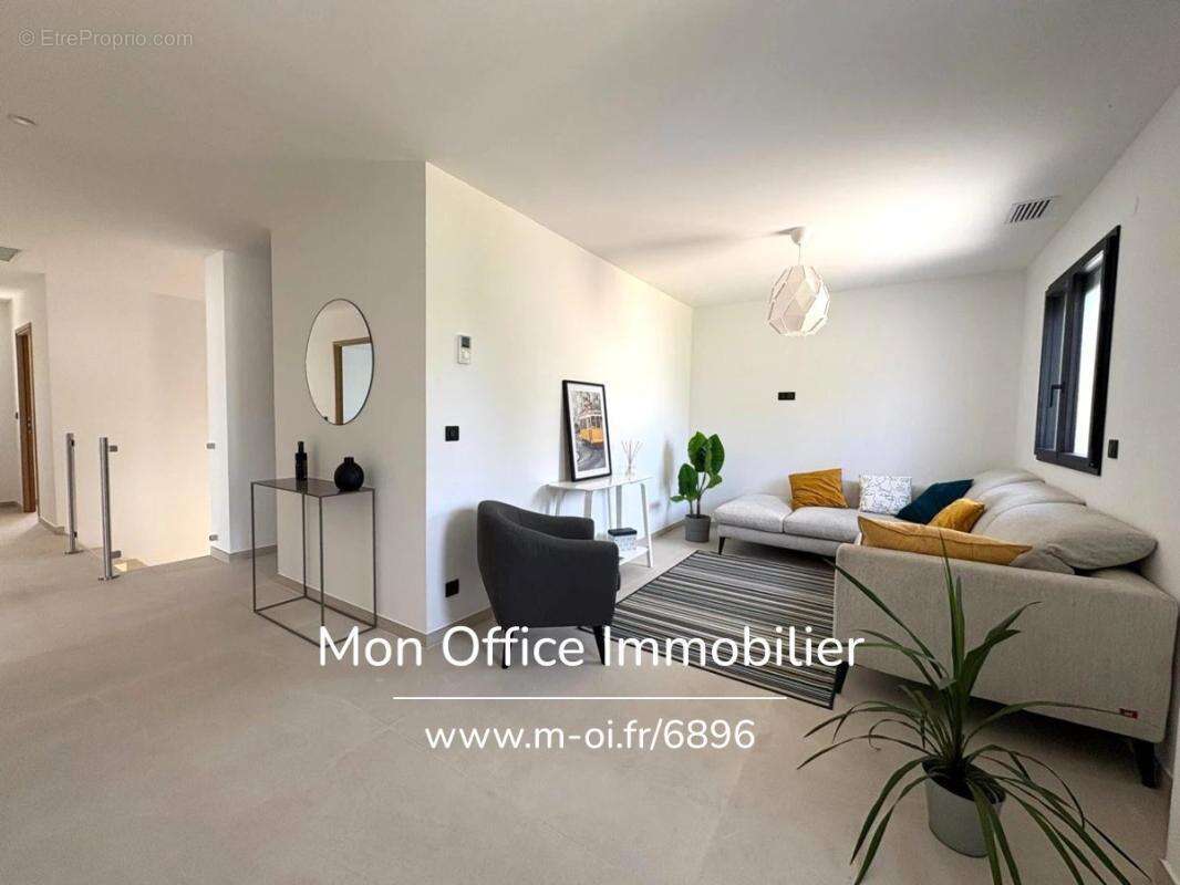 Maison à VENTABREN