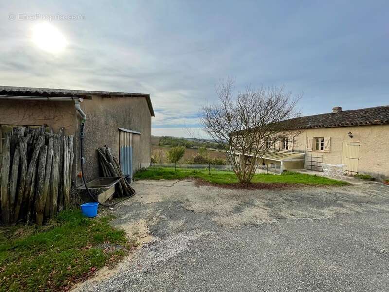 Hameau Authentique T15 à vendre, avec Maison et 6 logements indépendants et une vue panoramique-Saint-Vincent-Lespinasse (82) - photo 31
