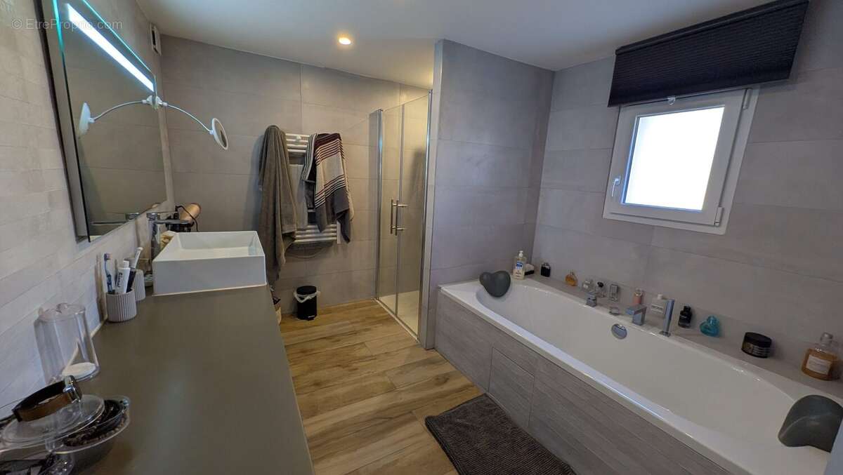 Maison à MORIERES-LES-AVIGNON