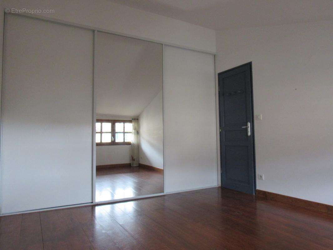 Grande maison medievale  de village entierement renovee dpe en b avec une petite maison qui sert de garage   290000€ - photo 18