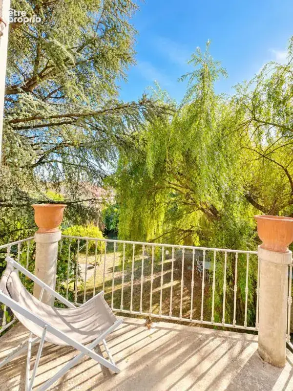 Maison de maître avec piscine et terrain arboré de 1 600 m² - photo 12