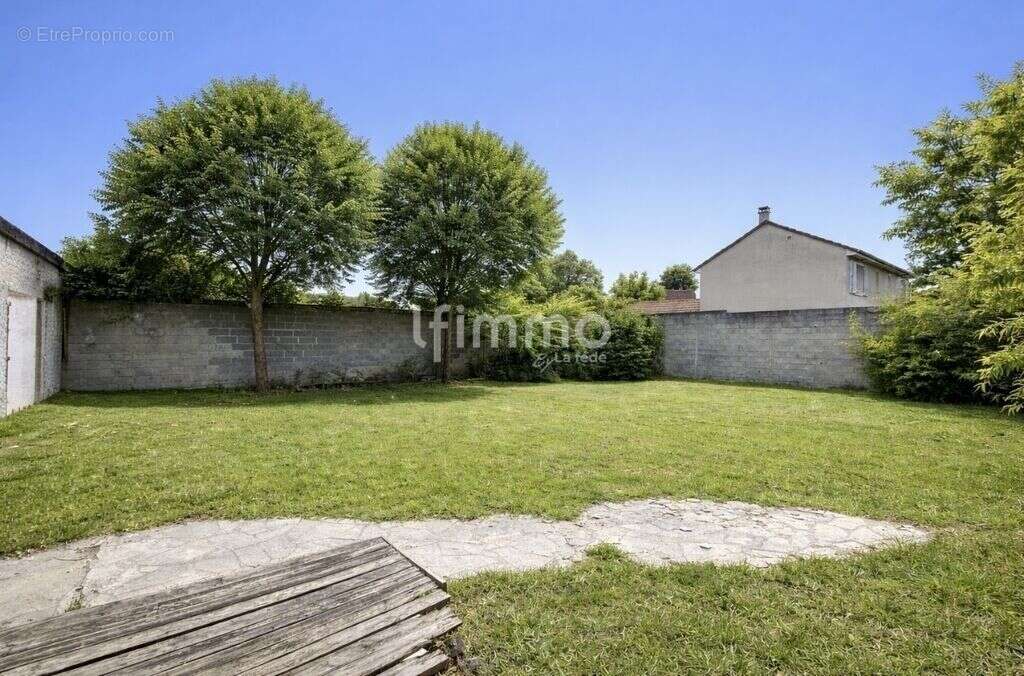 Terrain à LE PLESSIS-TREVISE