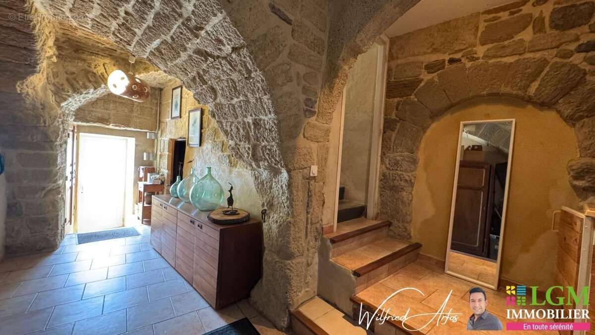 Maison à GALLARGUES-LE-MONTUEUX