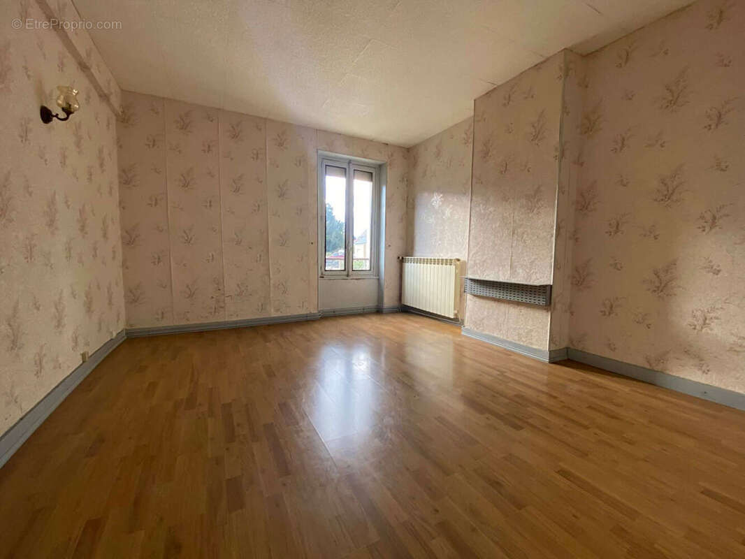 Maison à NEUILLY-SAINT-FRONT