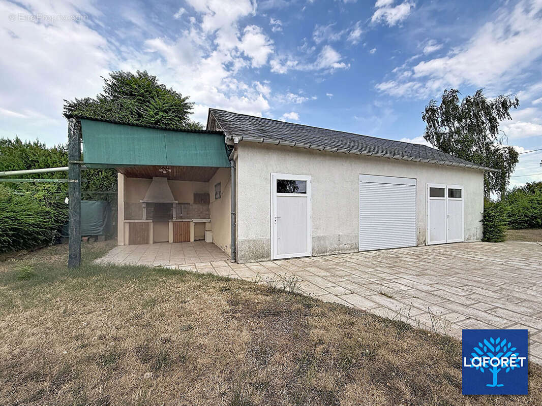 HUISSEAU-SUR-COSSON - Maison familiale de 148 m² avec piscine - photo 9