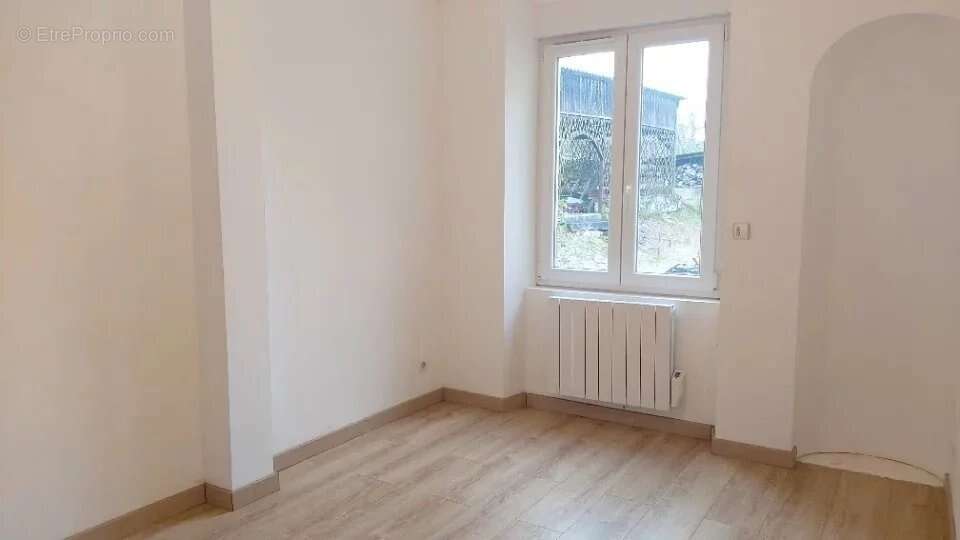 Maison à BAZINCOURT-SUR-SAULX