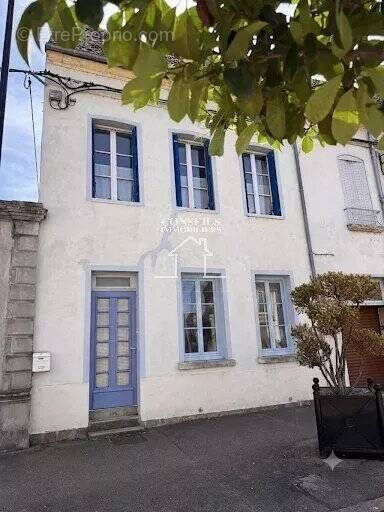 Maison à VILLENEUVE-SUR-YONNE