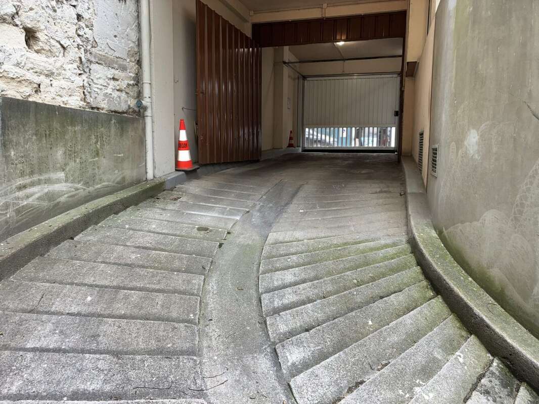 Parking à CLICHY