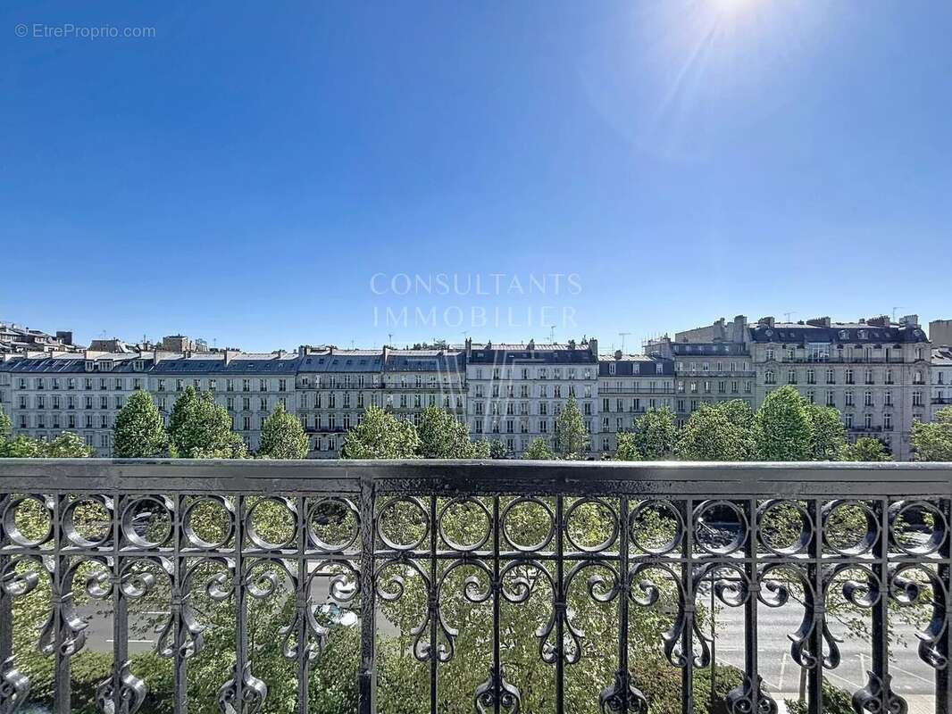 Appartement à NEUILLY-SUR-SEINE