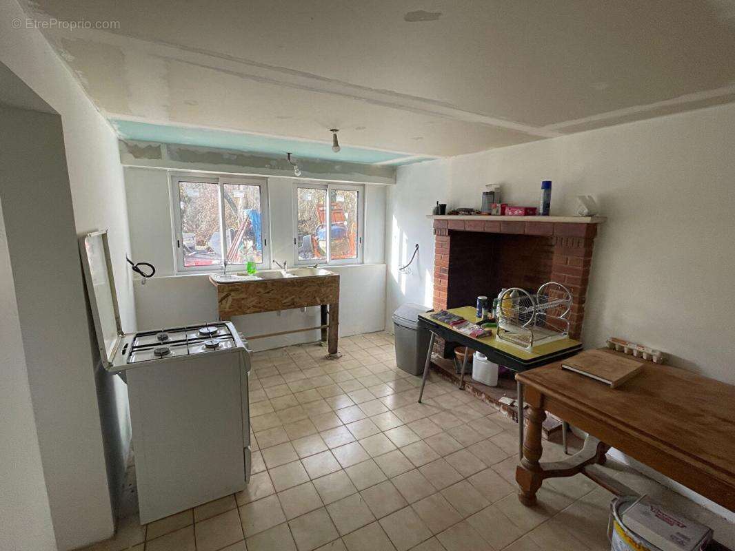 Maison à CHATEAU-L'EVEQUE