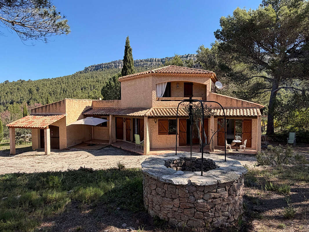 Maison à CHATEAUNEUF-LE-ROUGE