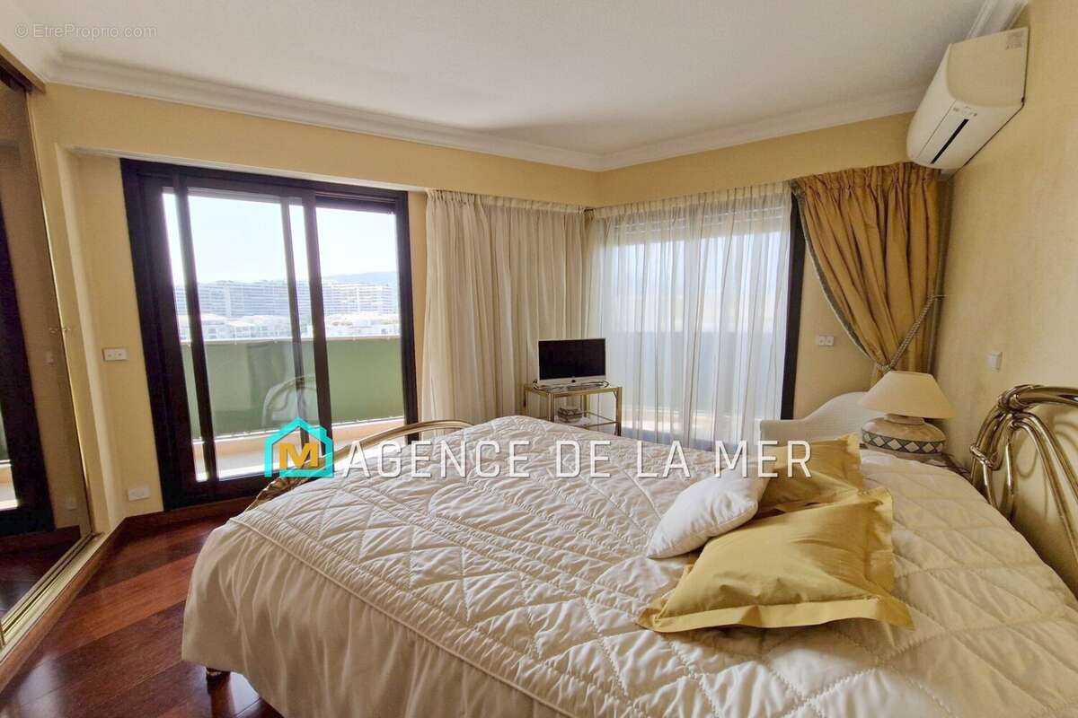 Appartement à MANDELIEU-LA-NAPOULE