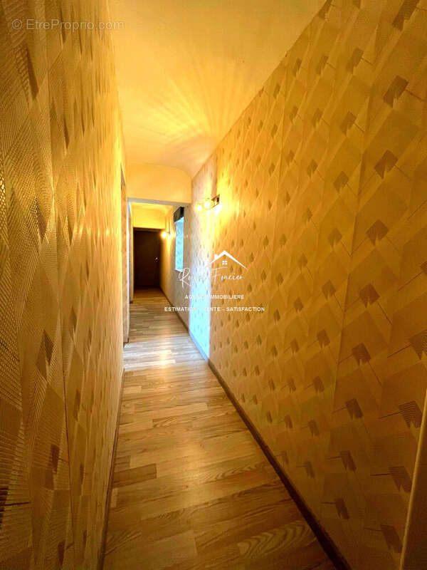 Couloir à létage - Maison à L&#039;ILE-BOUCHARD