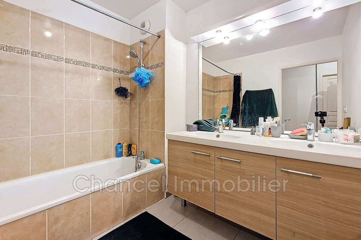 Appartement à SAINT-LAURENT-DU-VAR