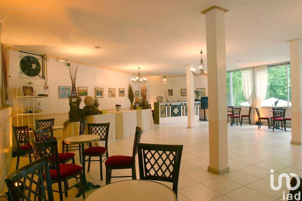 Photo 2 - Commerce à CERNAY-LA-VILLE