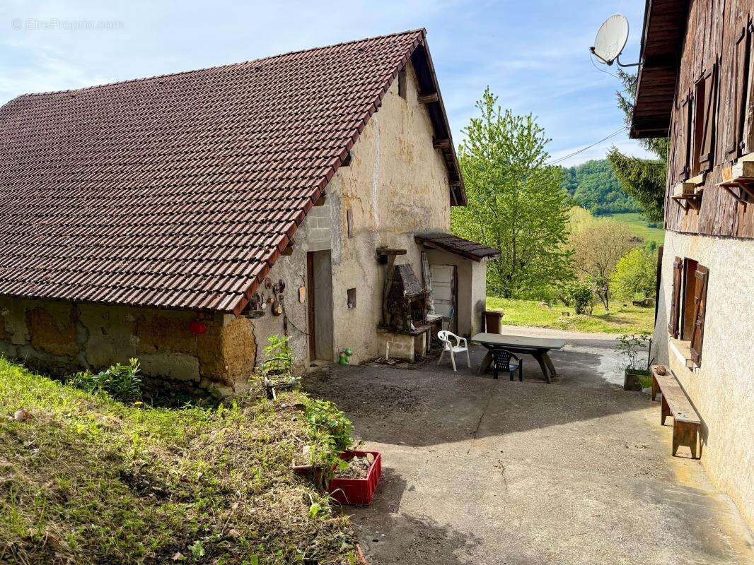 Maison avec grange réhabilitable – Fort potentiel – Voissant - photo 14