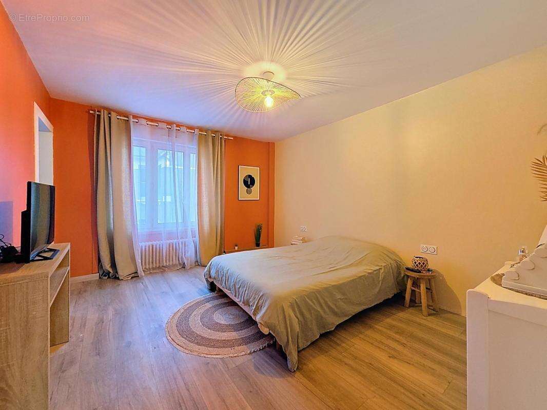 Maison à LES LANDES-GENUSSON