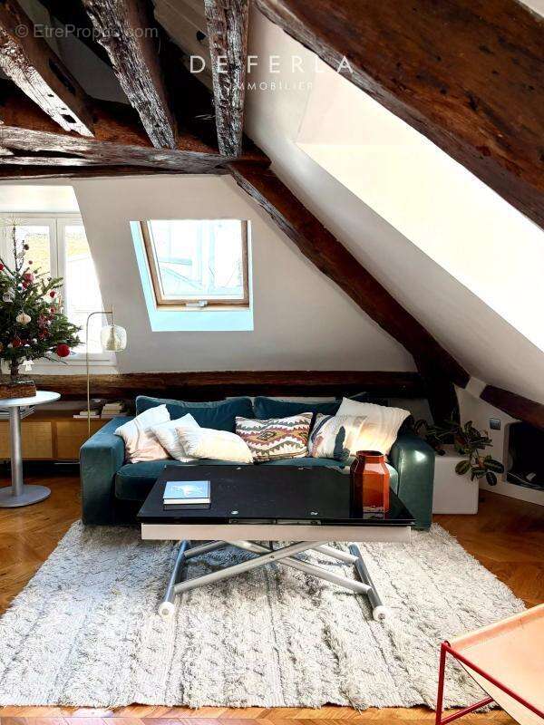Appartement à PARIS-1E