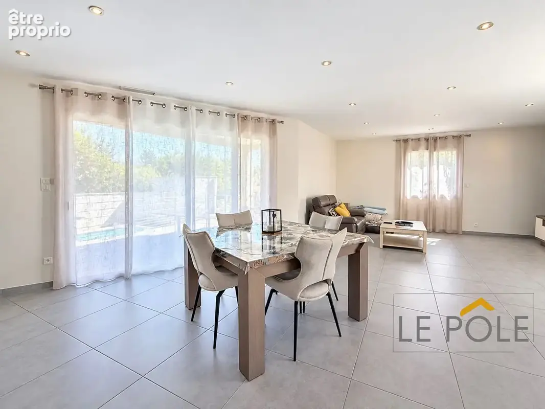 Maison 138,50 m²  3 chambres Piscine - photo 3