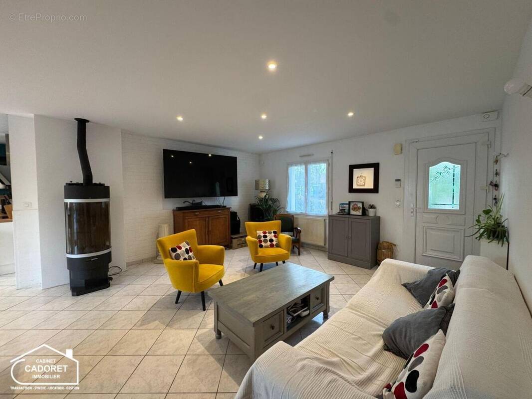   - Maison à PAIMBOEUF