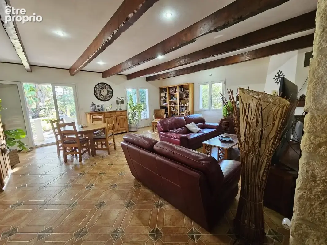 Villa plain pied, dépendance et jardin de 2090m² - photo 2