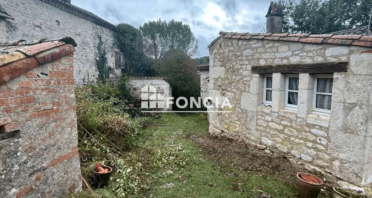 Maison à CASTELNAU-MONTRATIER