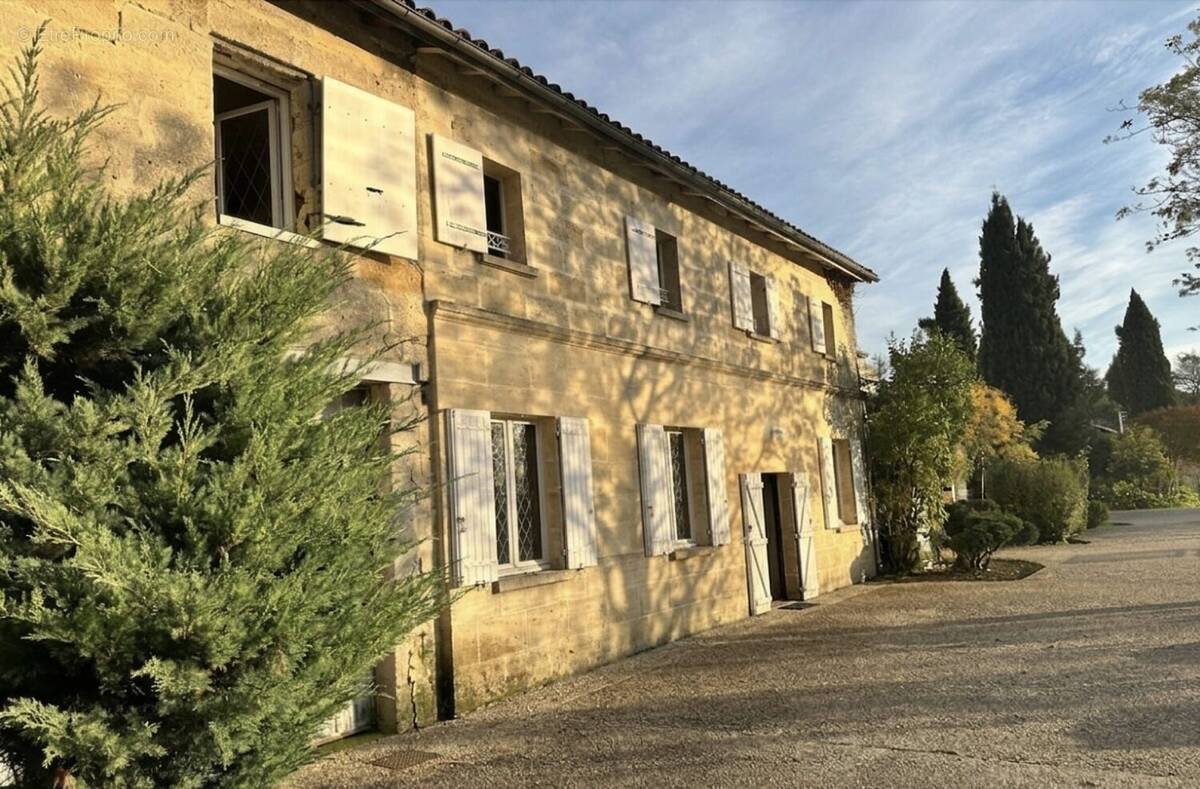 Maison à COUTRAS