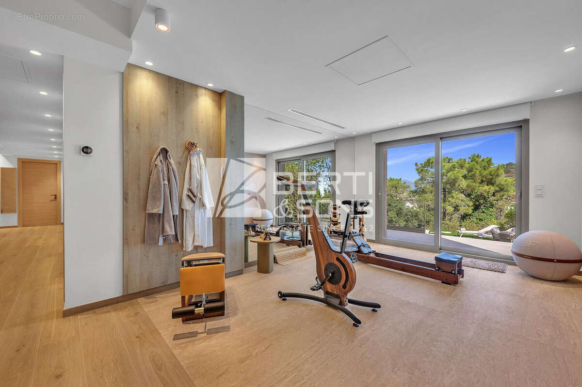 Maison à MANDELIEU-LA-NAPOULE