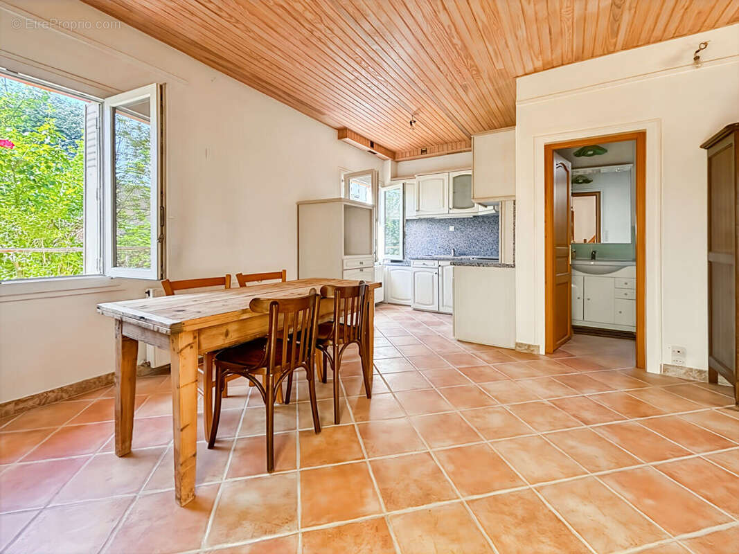 Maison à VERRIERES-LE-BUISSON