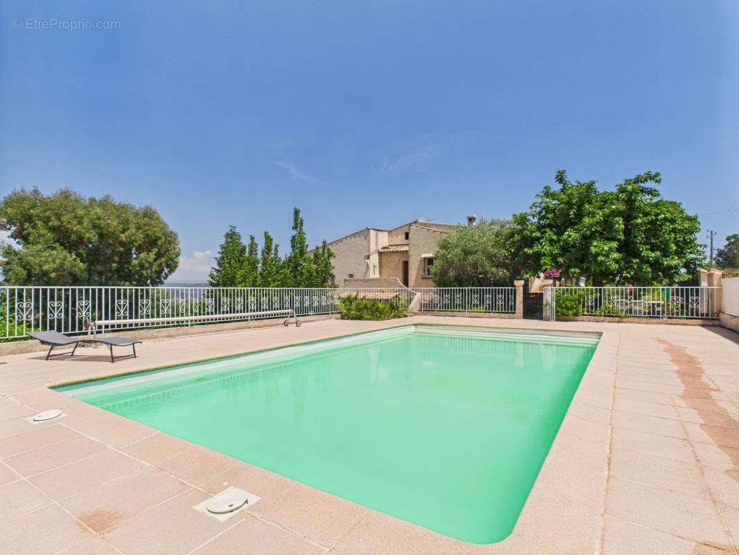 Maison à MANDELIEU-LA-NAPOULE