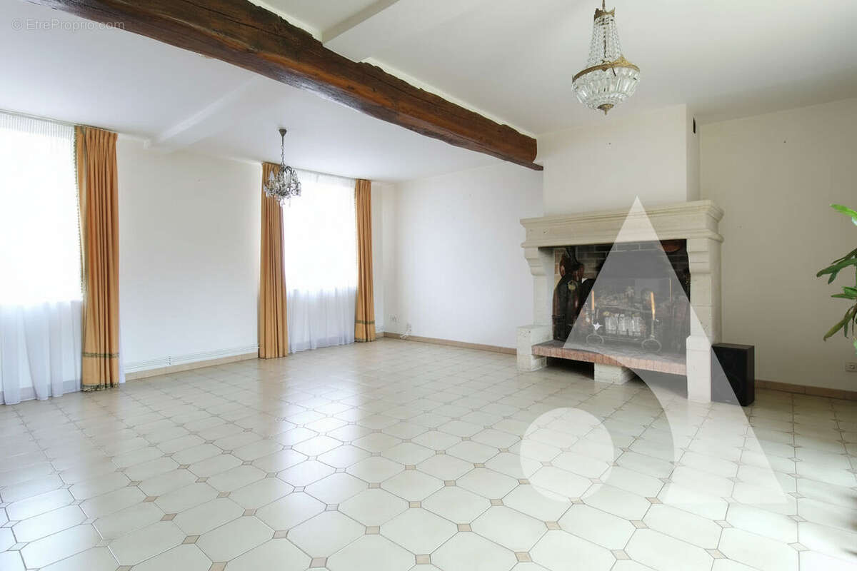 Maison à LONGUEIL-SAINTE-MARIE