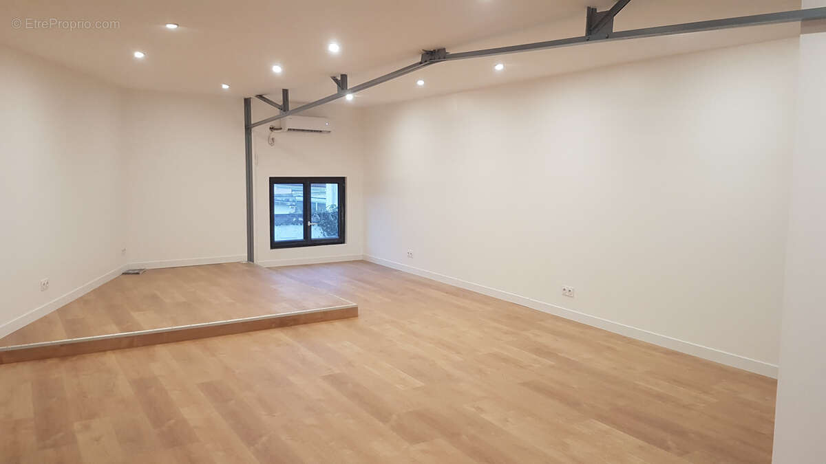 Local d'activité 300 m2 - villenave d'ornon - terrain 500 m2 - stationnements - photo 6