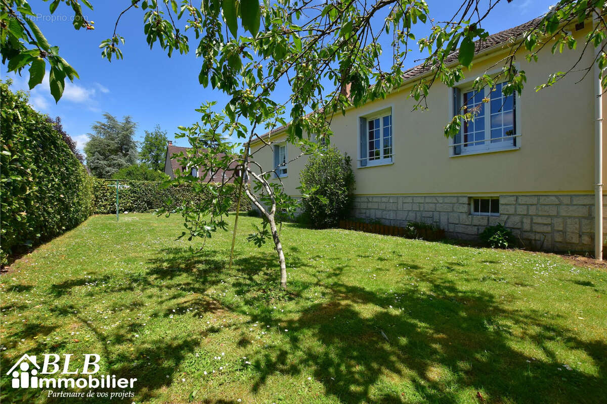 Maison à LES ESSARTS-LE-ROI