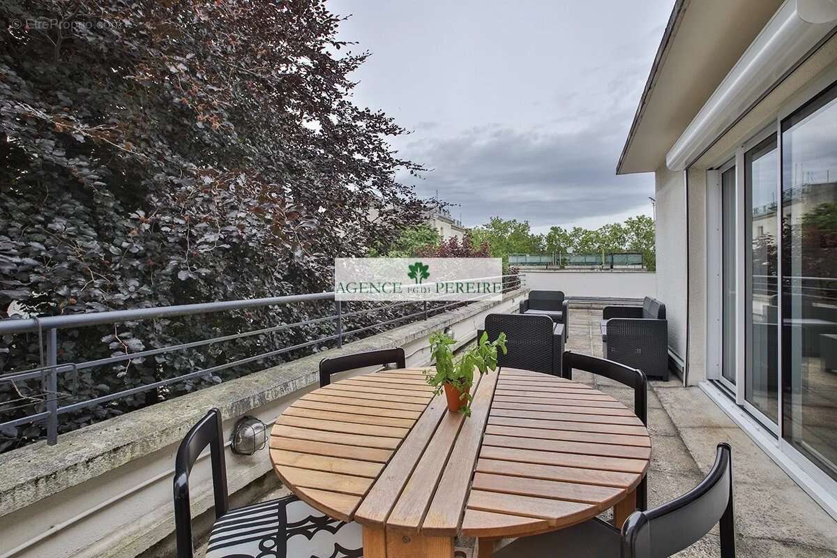 Appartement à NEUILLY-SUR-SEINE