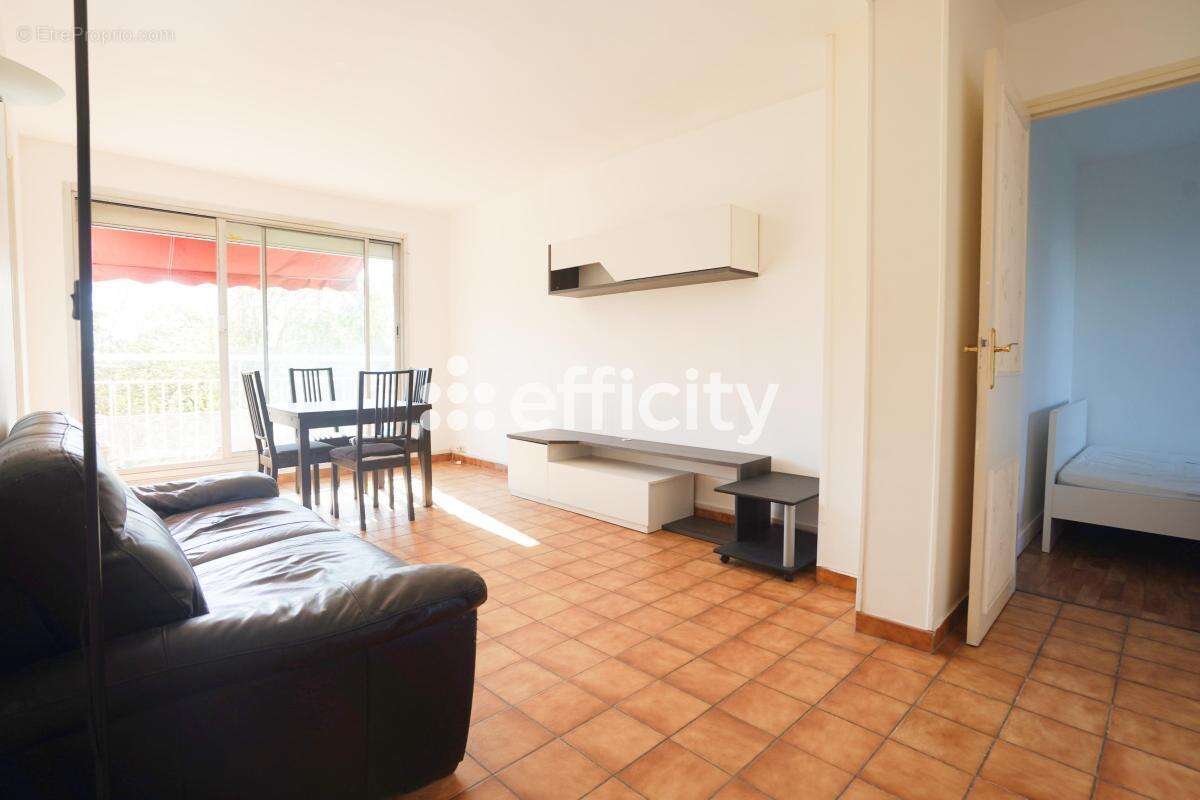 Appartement à FRESNES