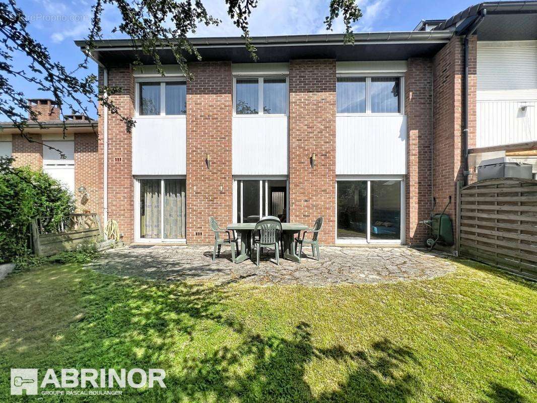 EXCLUSIVITÉ – Maison familiale - chambres - jardin - garage au cœur du très recherché quartier des Hauts de Mons ! - photo 2