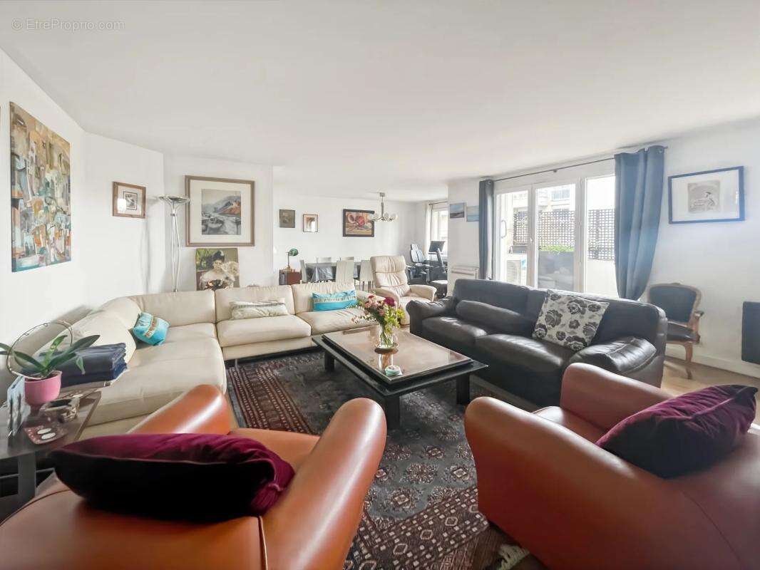 Appartement à COURBEVOIE