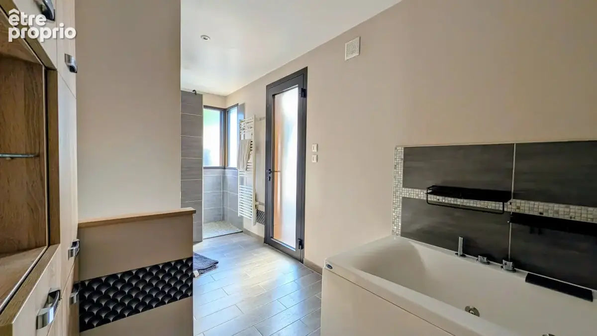 Trés belle propriété avec piscine couverte sur le secteur de BEUZEVILLE LA GRENIER - photo 9