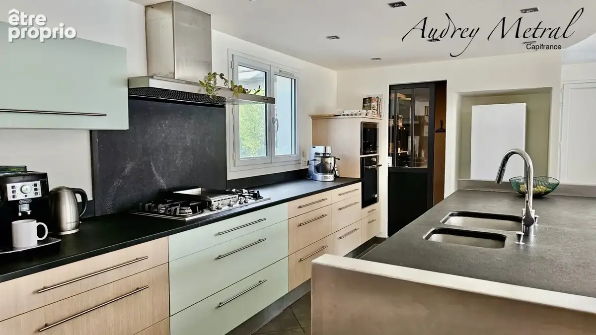 Villa à vendre à Serrières-en-Chautagne avec piscine, à 50 min de Genève et d'Annecy, 35 min d'Aix-Les-Bains et 15 min du Lac du - photo 3