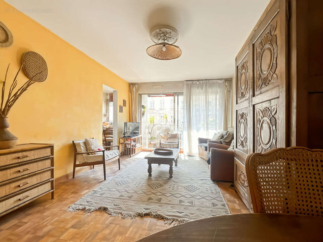 Appartement à MARSEILLE-4E