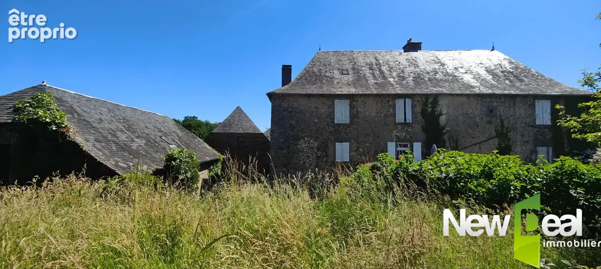 EXCEPTIONNELLE Propriété Historique  - 230 m² + Dépendances - 8,5 ha - photo 3