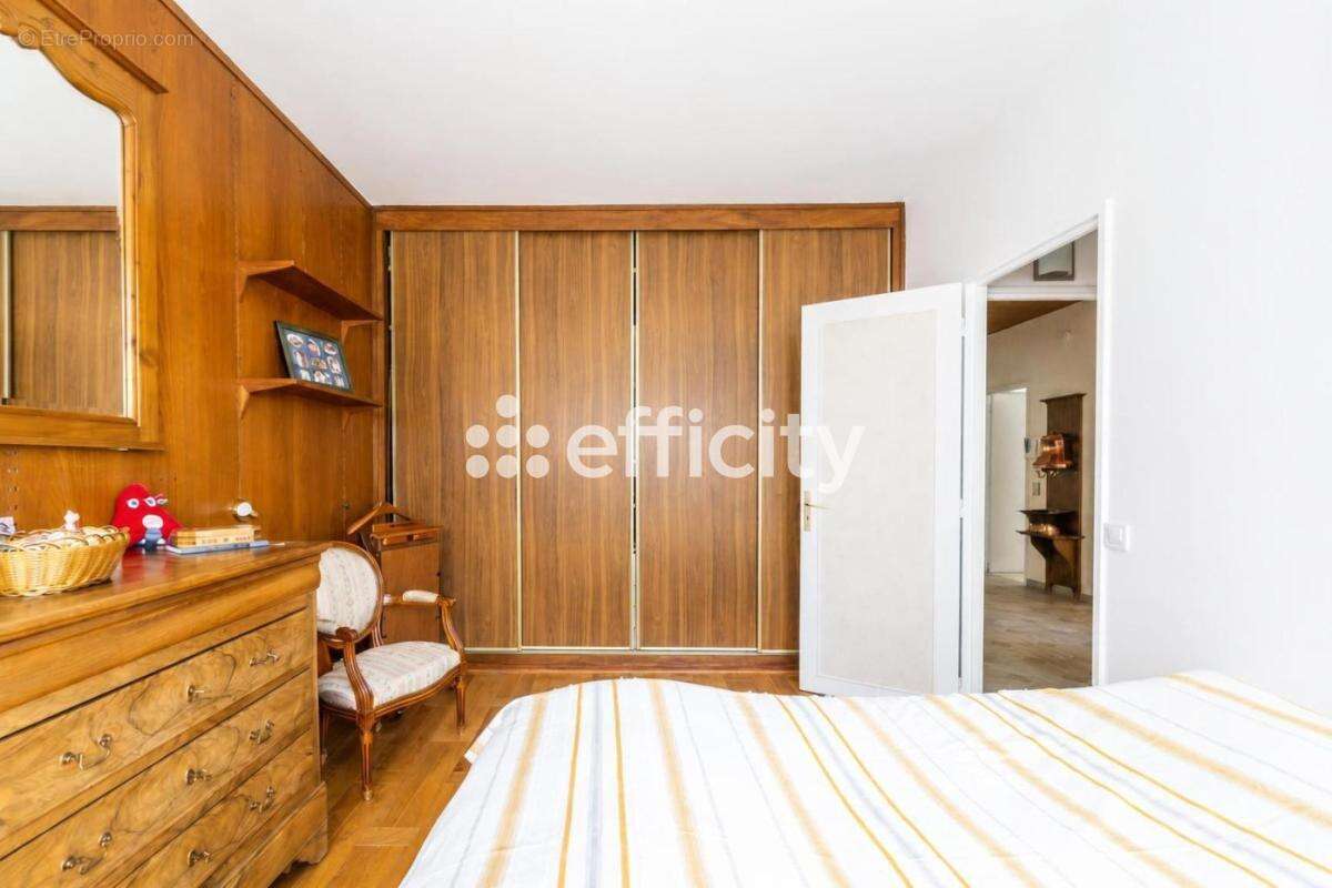 Maison 140 m² à Creteil  - photo 16