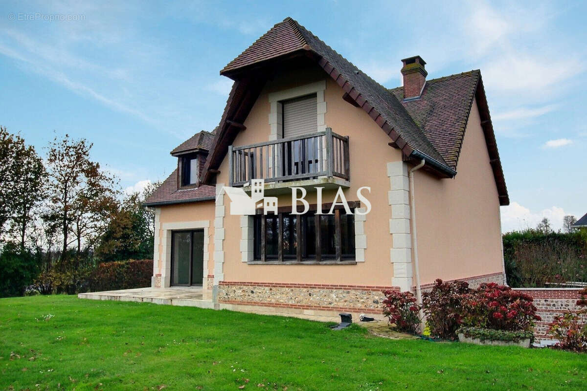 Maison à BOURG-ACHARD