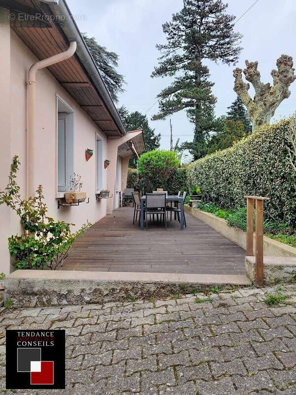 terrasse - Maison à JASSANS-RIOTTIER