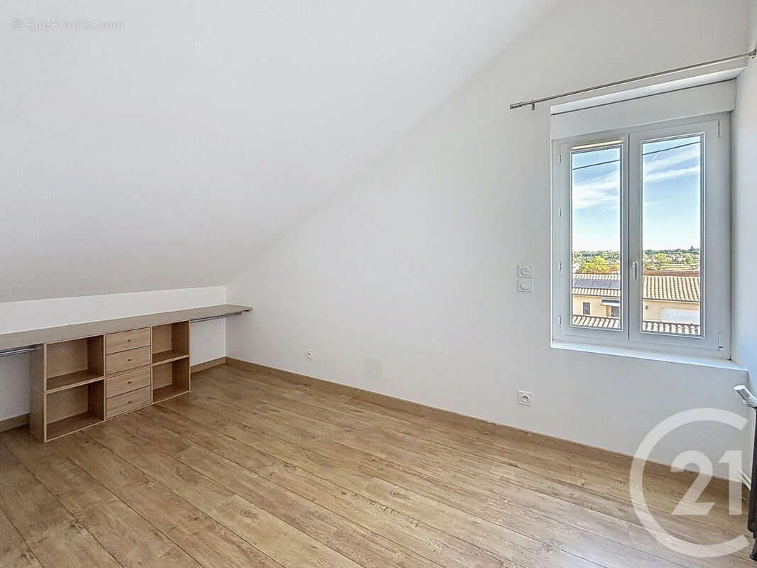 Maison 93 m² à Ruelle-Sur-Touvre  - photo 7